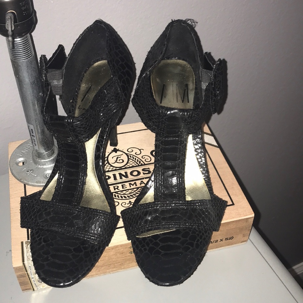 3.5 inch black faux alligator print strappy heel